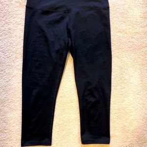 Z by Zella Black Crop Capri Leggings